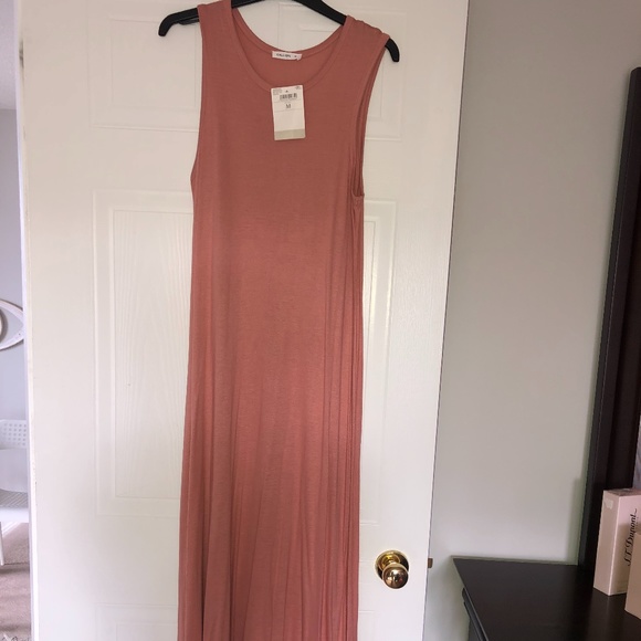 Dresses - Picture 1 of 2